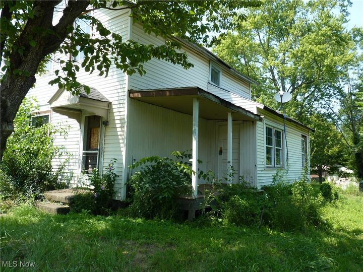 Property Photo: 511 W Ely Street OH 44601