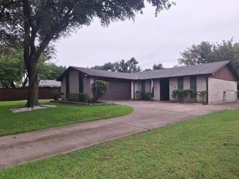 Property Photo:  326 E Ferndale Lane  TX 75052 