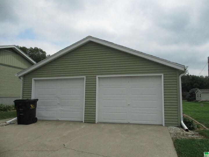 Property Photo: 1307 5th Street IA 51040
