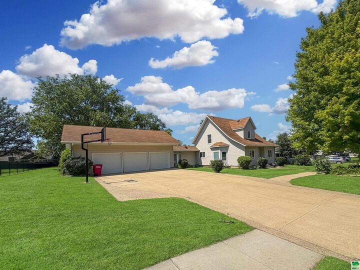 Property Photo:  105 Cedar St  IA 51030 