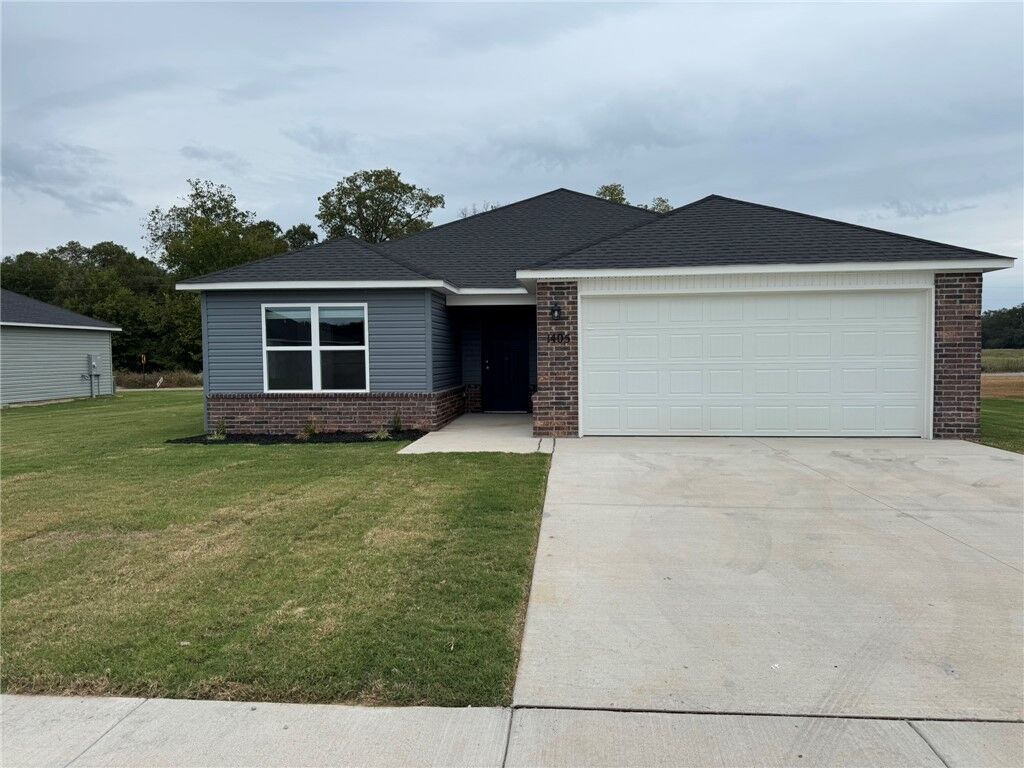 Property Photo: 1405 E Latium Street AR 72761