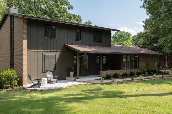 884 N Shrewsbury Lane  Fayetteville AR 72701 photo