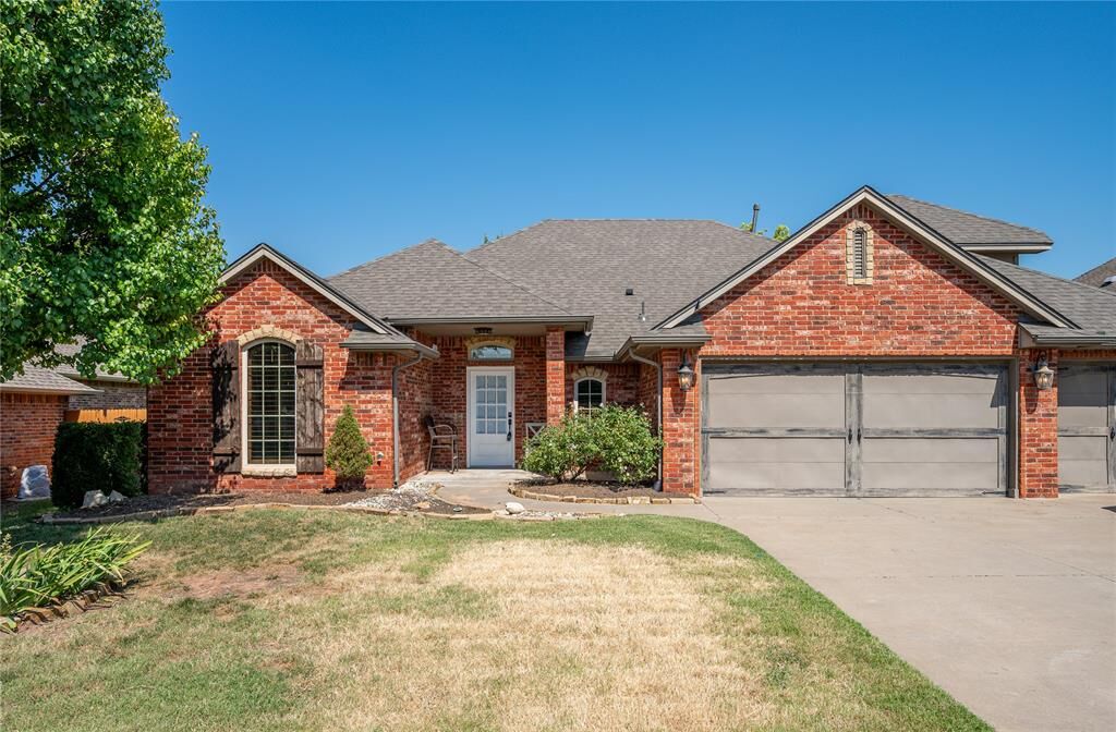 Property Photo: 16209 Old Oak Drive OK 73013