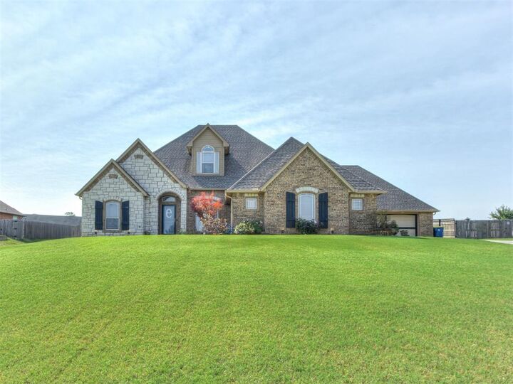Property Photo:  886 Silver Chase Drive  OK 73020 