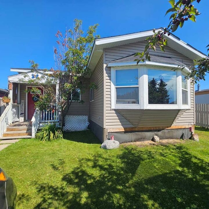 613 53 Street  Edson AB T7E 1K9 photo