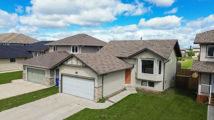 130 Larsen Crescent  Red Deer AB T4R 0J3 photo
