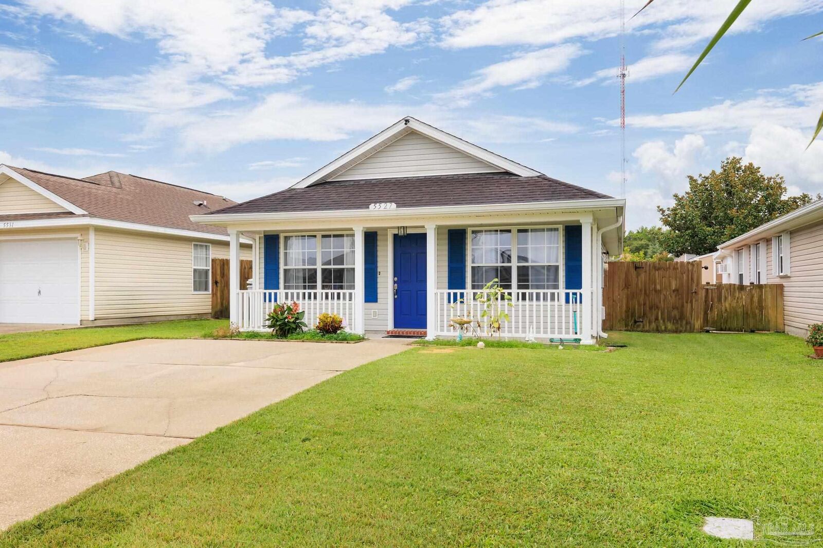 Property Photo: 5527 Sea Spray Ct FL 32563