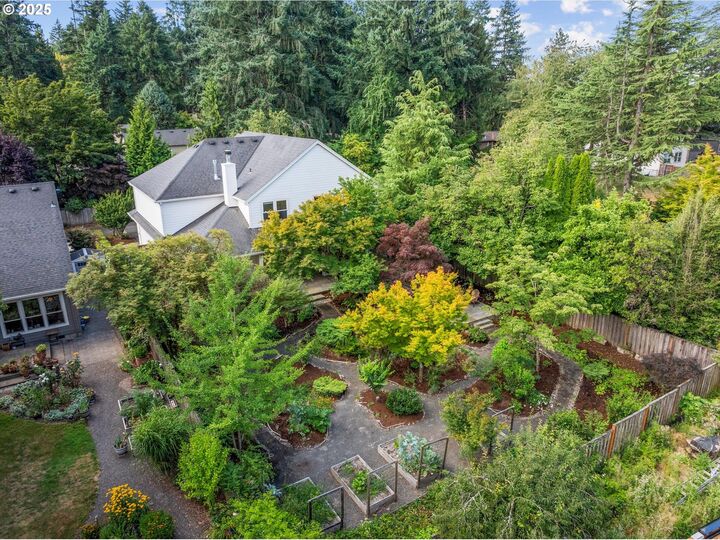 Property Photo:  5445 SW Hume St  OR 97219 