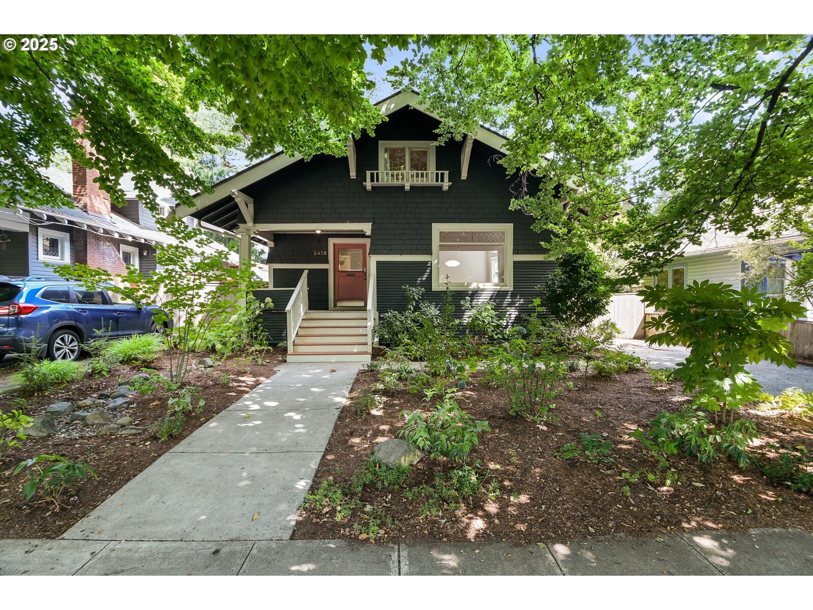 Property Photo:  2438 NE 7th Ave  OR 97212 