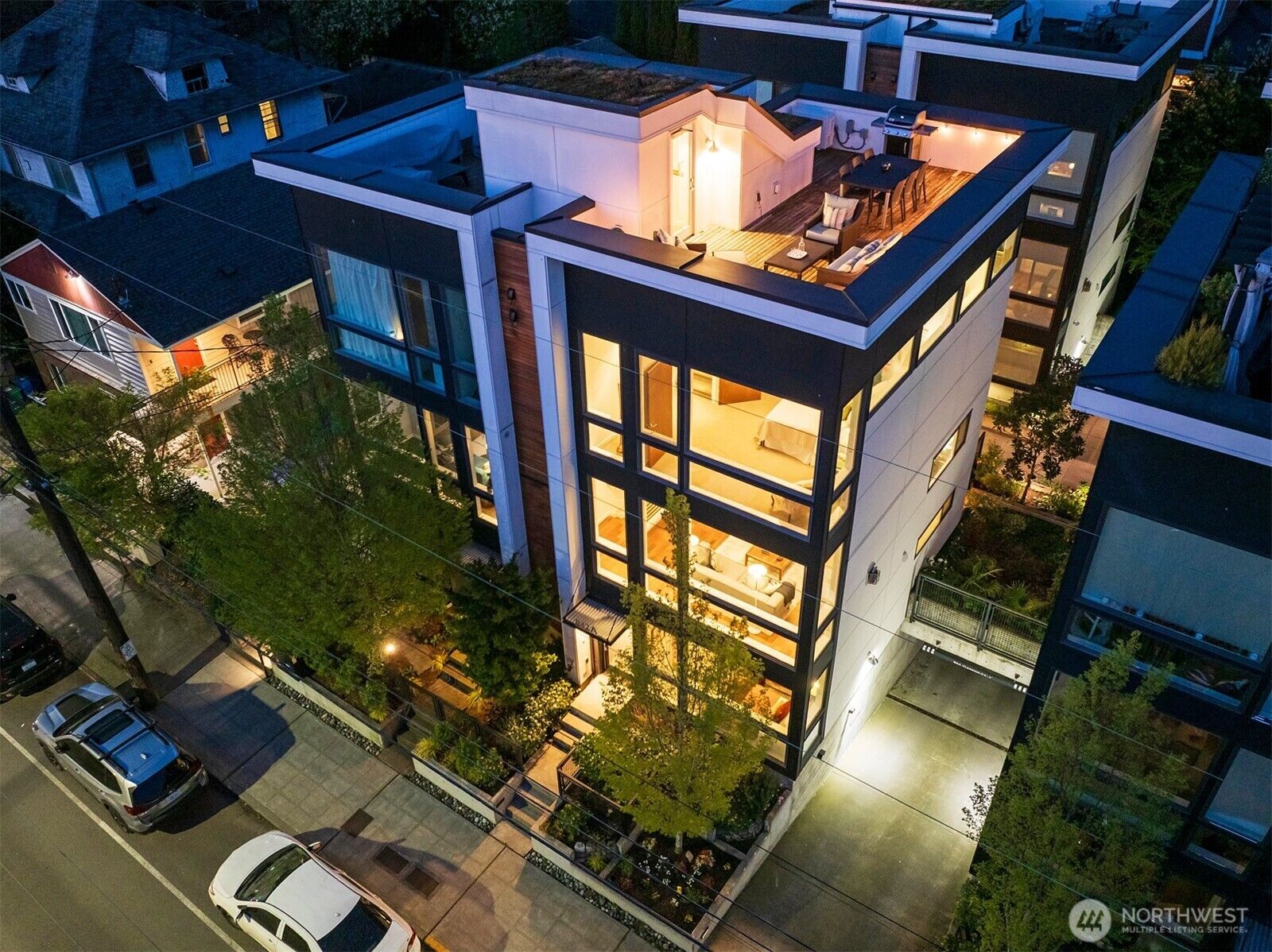Property Photo:  1142  10th Avenue E A  WA 98102 