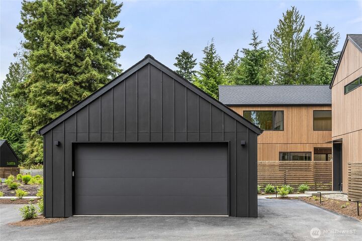 Property Photo:  600  Park Avenue NE  WA 98110 