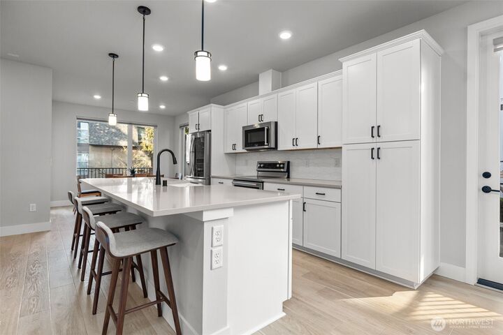 Property Photo: 13343 Greenwood Avenue N D WA 98133