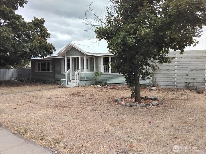 Property Photo:  910  Dogwood Street  WA 98844 