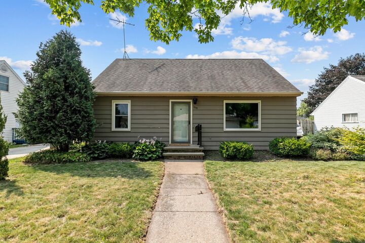 Property Photo:  1819 E Byrd Street  WI 54911 