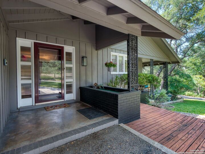 Property Photo: 102 Alta Vista Dr TX 78666