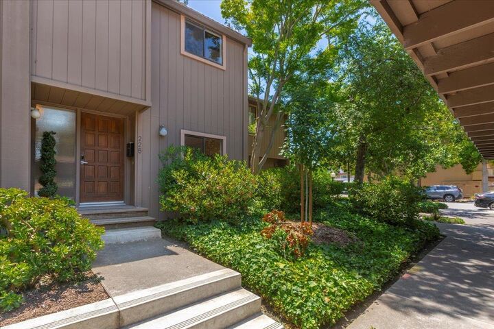 Property Photo: 225 Horizon Avenue CA 94043