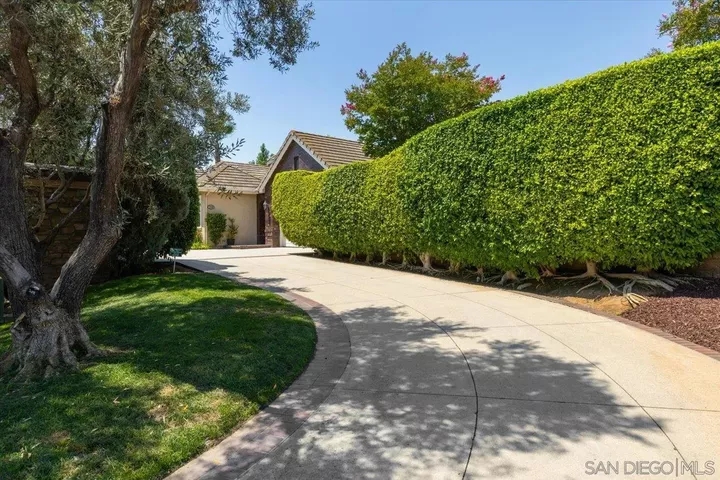 Property Photo:  18304 Vezelay Ln  CA 92128 