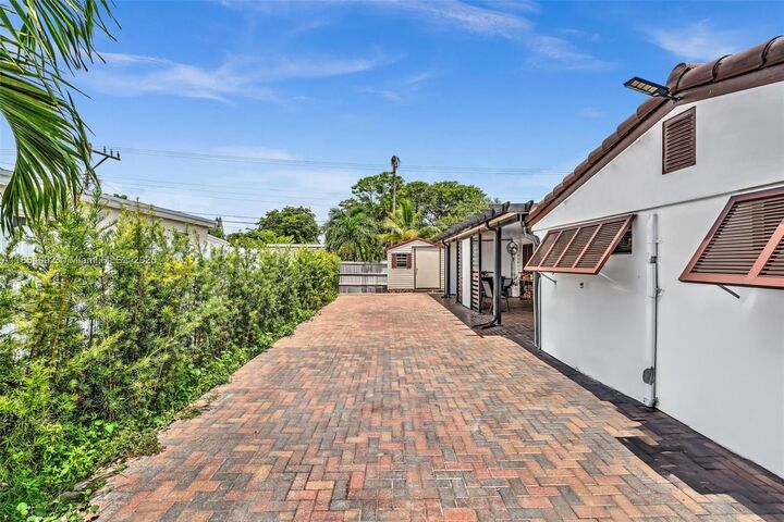 Property Photo: 2041 NE 181st St FL 33162