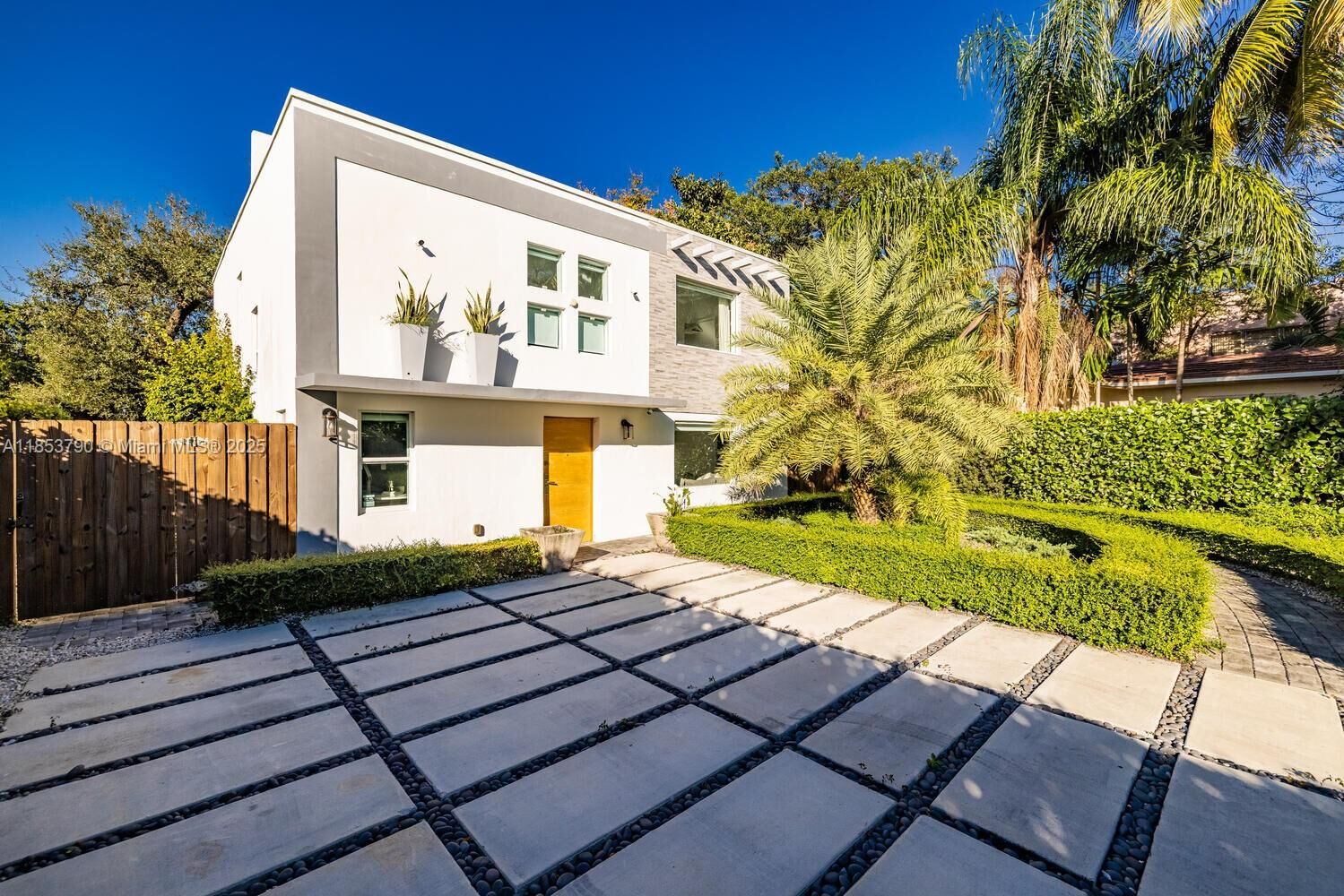 Property Photo: 275 NE 89th St FL 33138