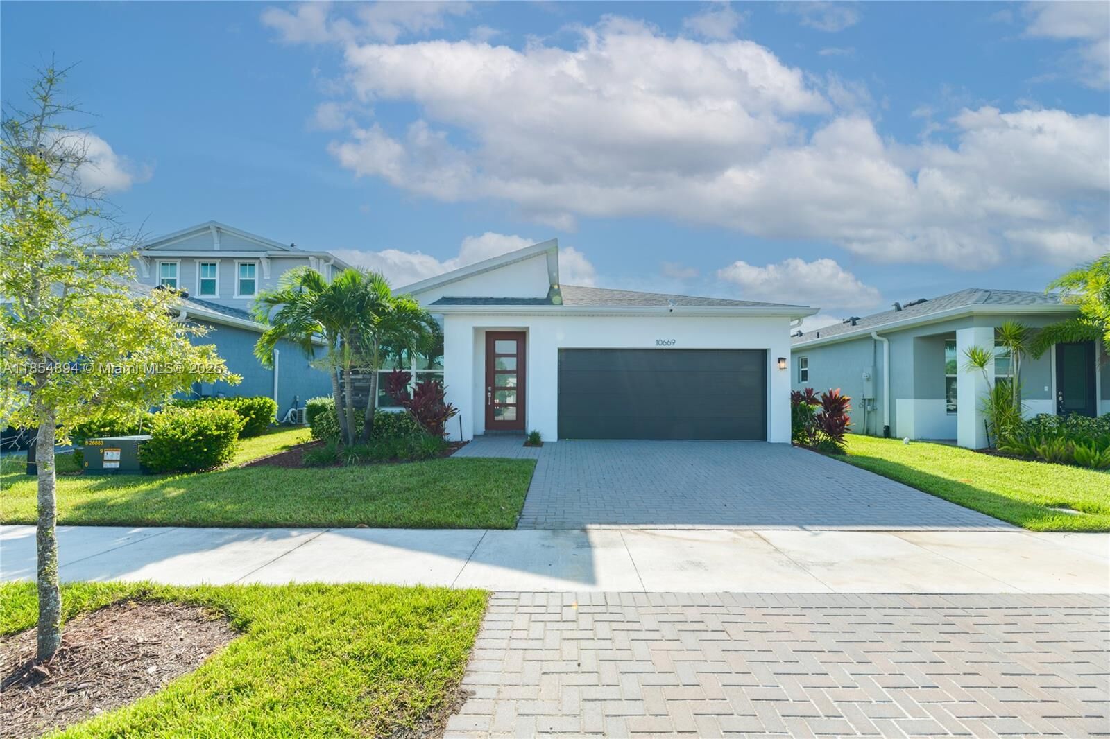 Property Photo: 10669 SW Gloriana St FL 34987