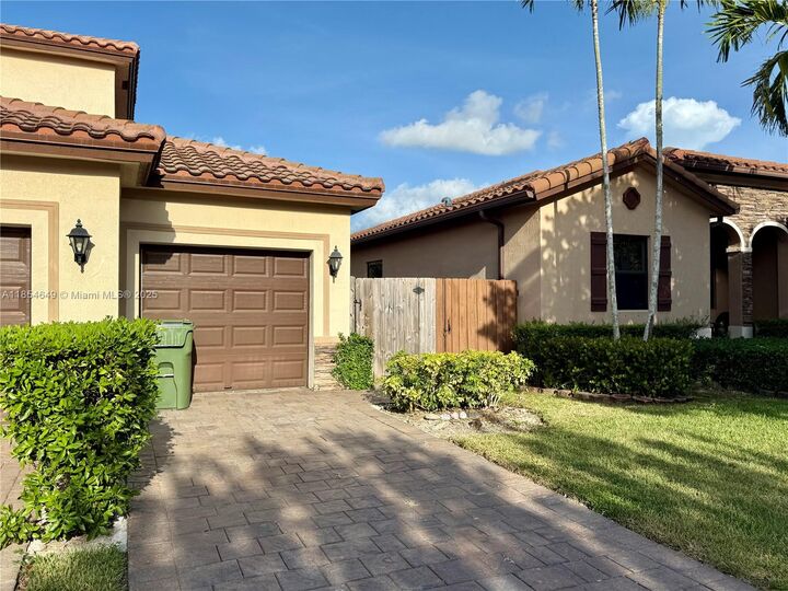 Property Photo:  515 SE 35th Ave 515B  FL 33033 