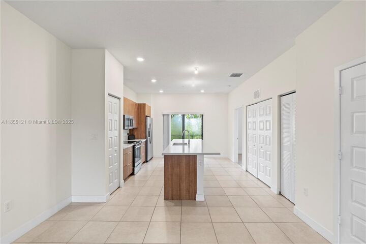 Property Photo: 7831 NW 104th Ave 22 FL 33178