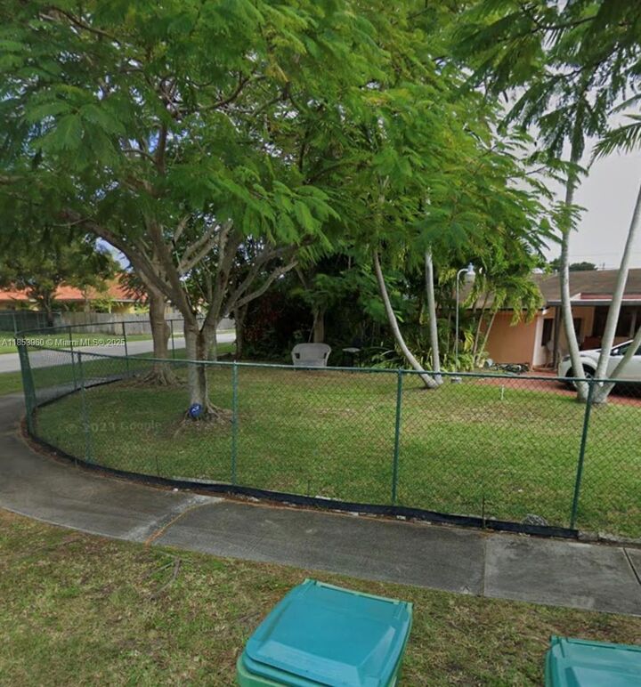 Property Photo:  18601 SW 98th Ave  FL 33157 
