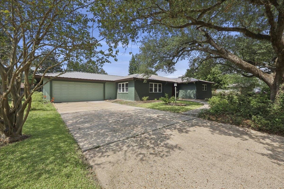 Property Photo:  2140 Live Oak  TX 77630 