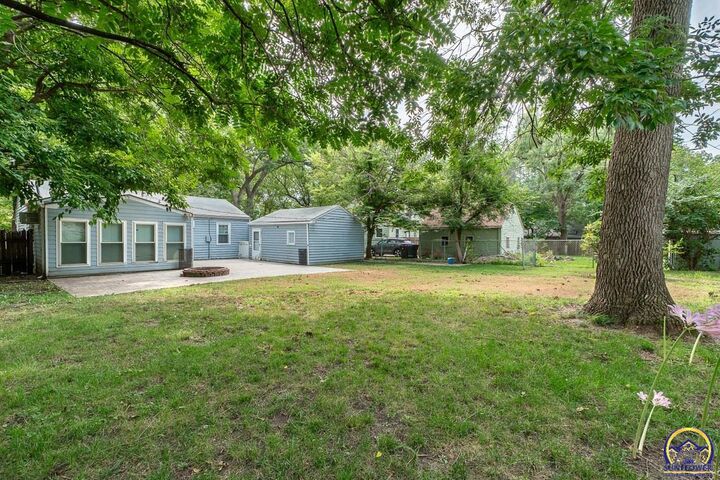 Property Photo: 1833 SW Wayne Ave KS 66614