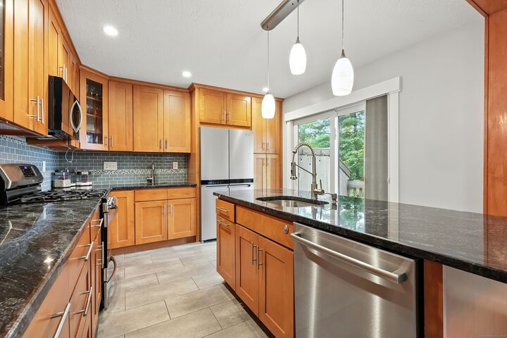 Property Photo: 6 Redwood Lane 6 CT 06001