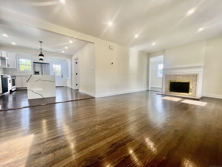 34 Hundley Court  Stamford CT 06902 photo