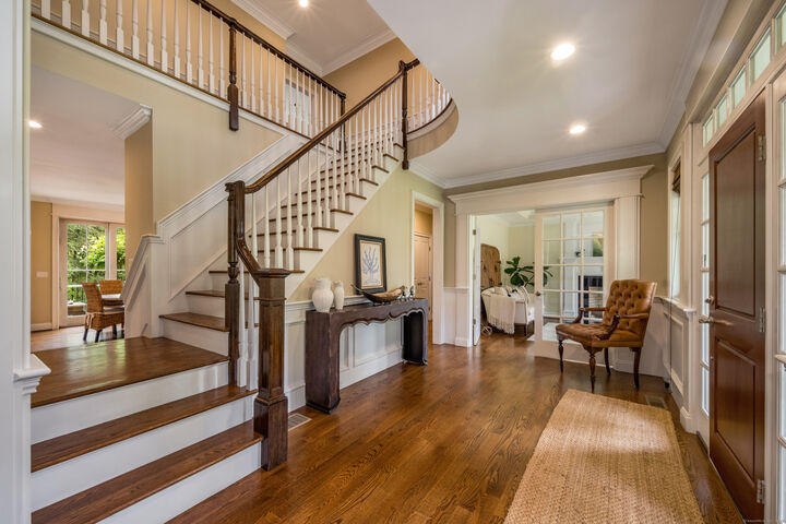 Property Photo:  6 Wellesley Court  CT 06001 