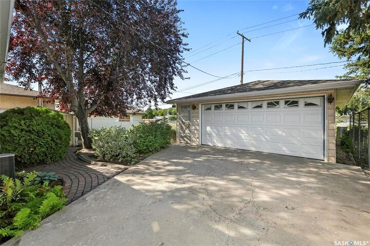 Property Photo: 144 Woodward Avenue SK S4R 3H4