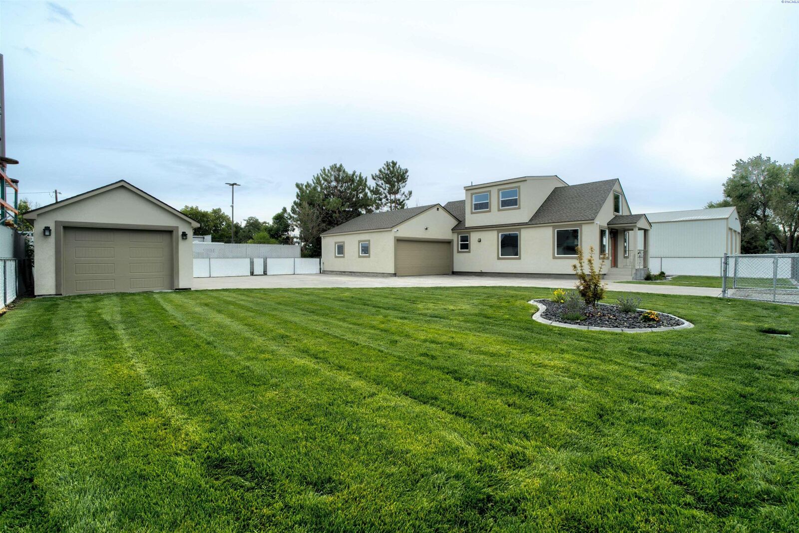 Property Photo: 1336 Florida Ave WA 99352