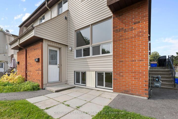 Photo de la propriété:  26B Sonnet Crescent  ON K2H 8W7 