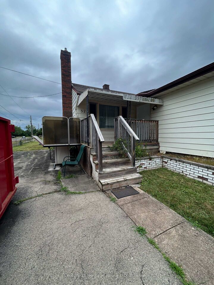 Property Photo: 52 Catherine Street ON L2A 2G9