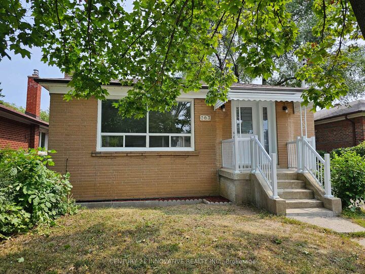 Photo de la propriété: 703 Midland Avenue S ON M1K 4E3