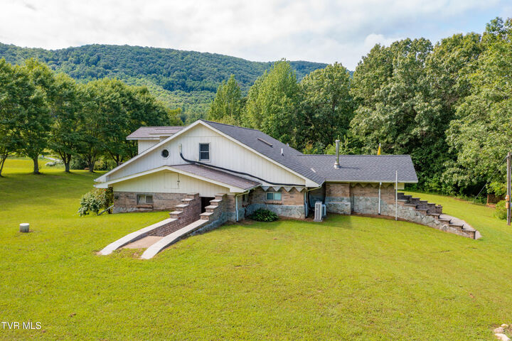 Property Photo:  121 Dee Runion Road  TN 37659 
