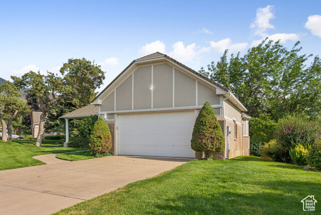 Property Photo: 1757 E Seven Oaks Ln UT 84403