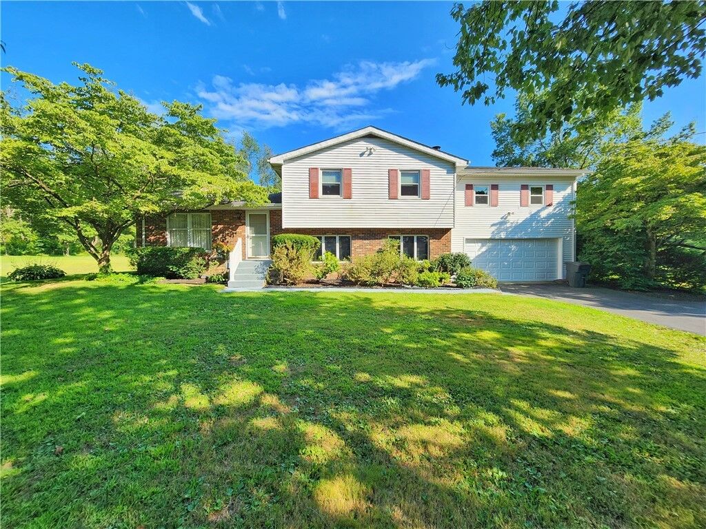 Property Photo:  1660 Pulaski Mercer Rd  PA 16137 