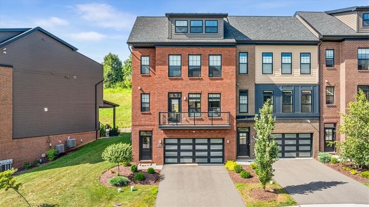 423 Magnolia Dr  Peters Twp PA 15367 photo