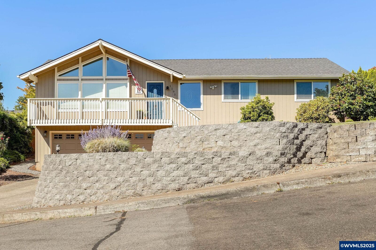 Property Photo:  1193 31st Ct NW  OR 97304 