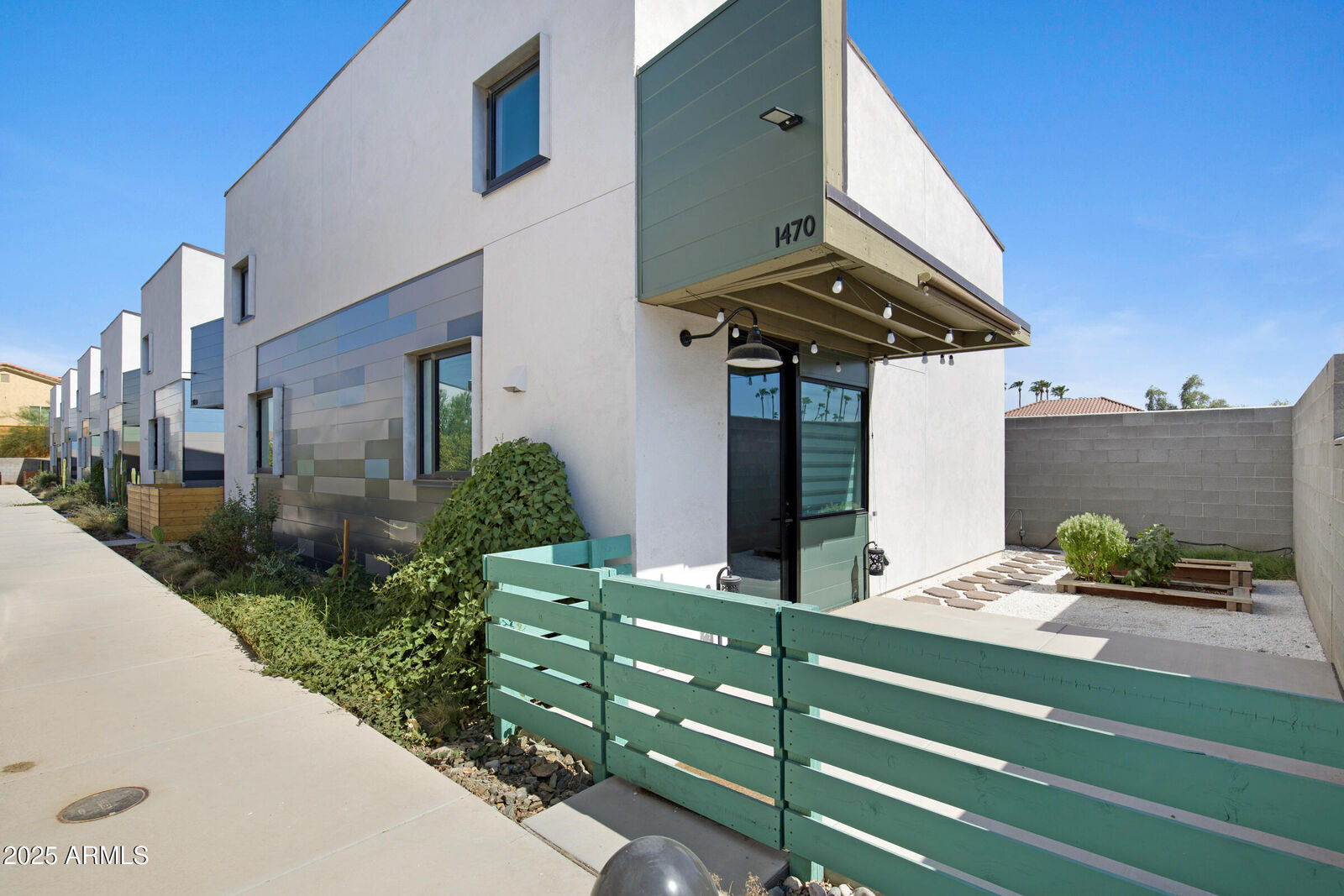Property Photo: 1470 S Rita Lane AZ 85281