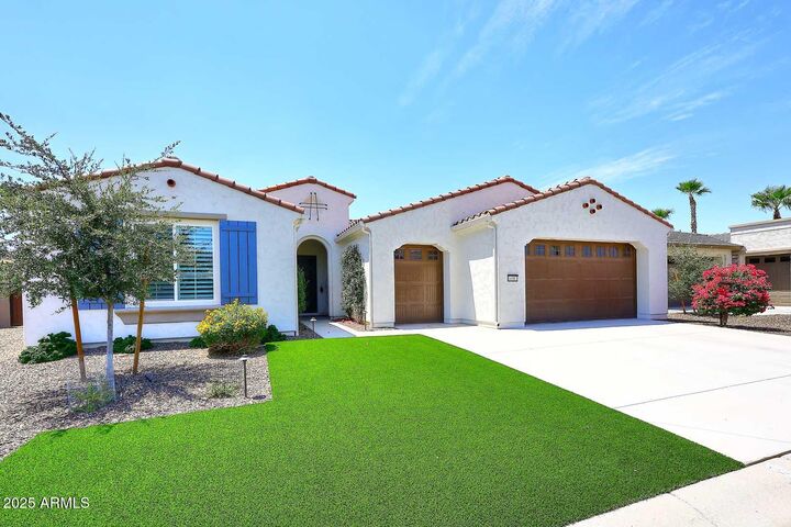 Property Photo: 16987 W Edgemont Avenue AZ 85395