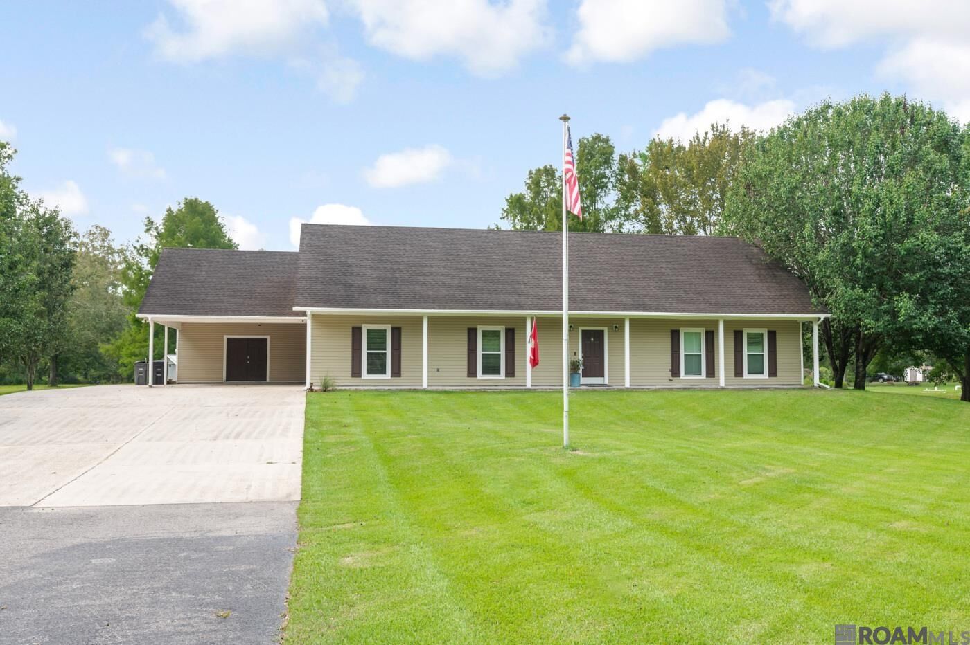 Property Photo: 11670 Blackwater Rd LA 70714