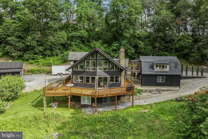Property Photo:  160 Fairview Road  PA 17536 