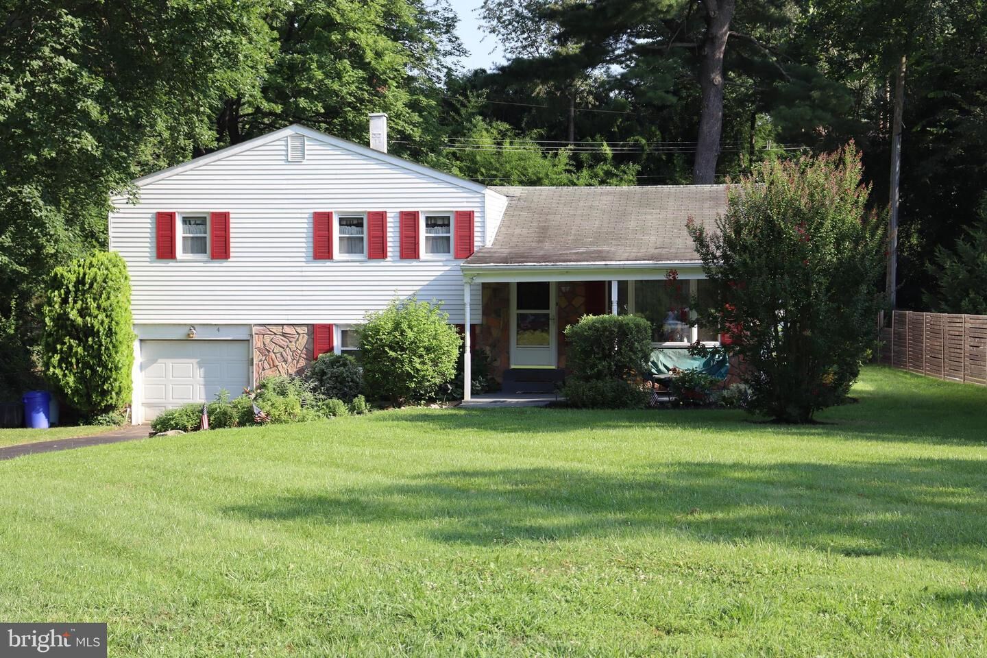 Property Photo: 4 Arthurs Court PA 19462