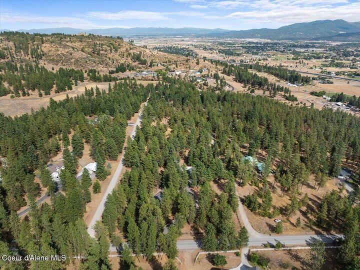 Property Photo:  6910 N Harvard Rd  WA 99025 