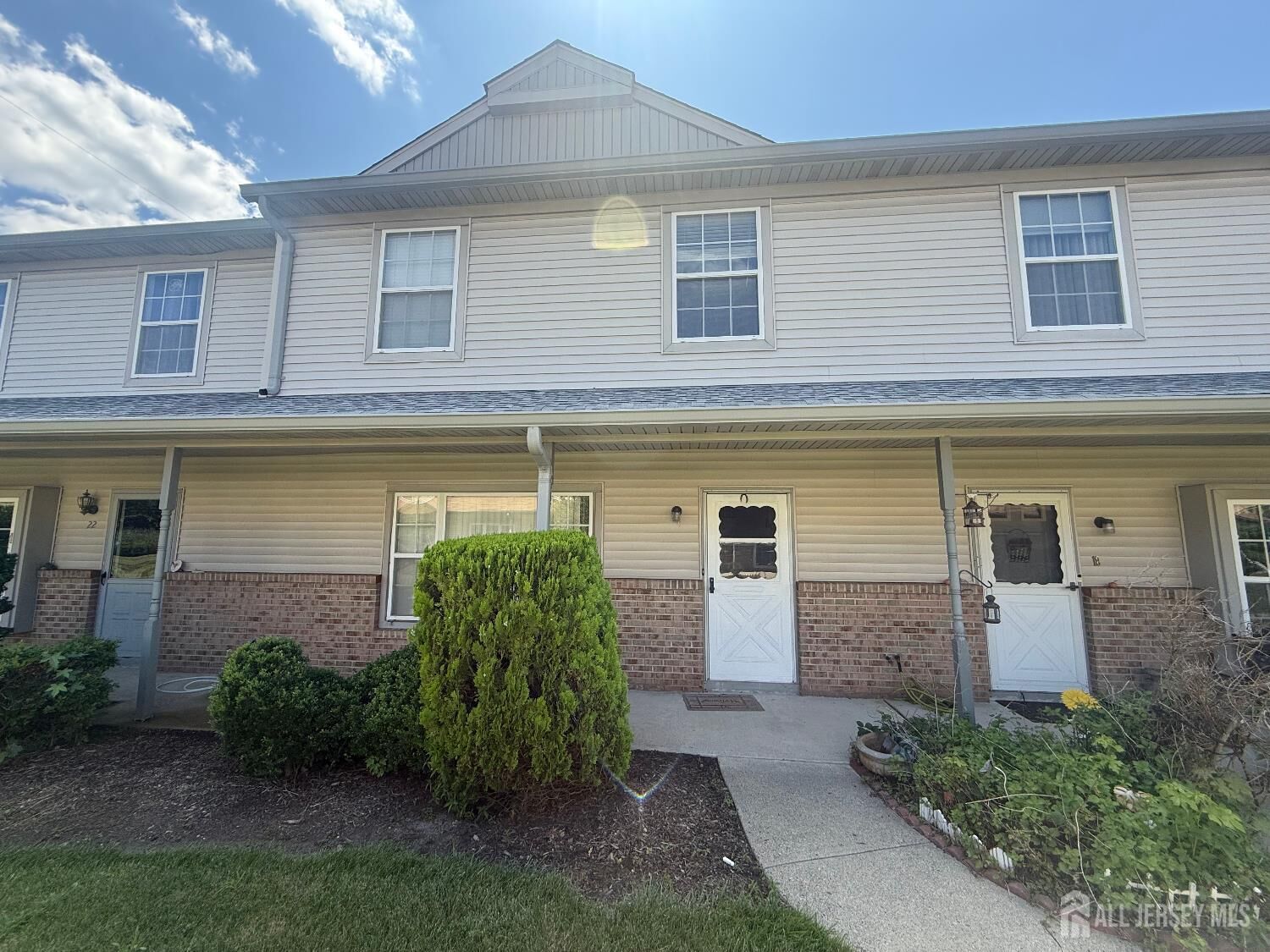 Property Photo:  20 Sassafras Court  NJ 08902 