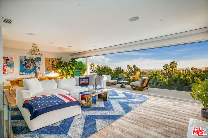 7924 Hillside Ave  Los Angeles CA 90046 photo